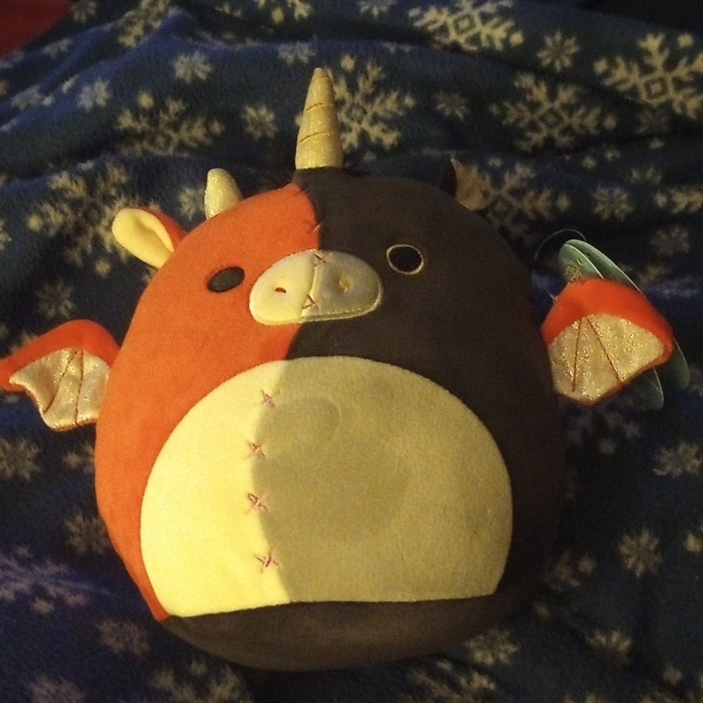 Squishmallows Red and Black Baidolita